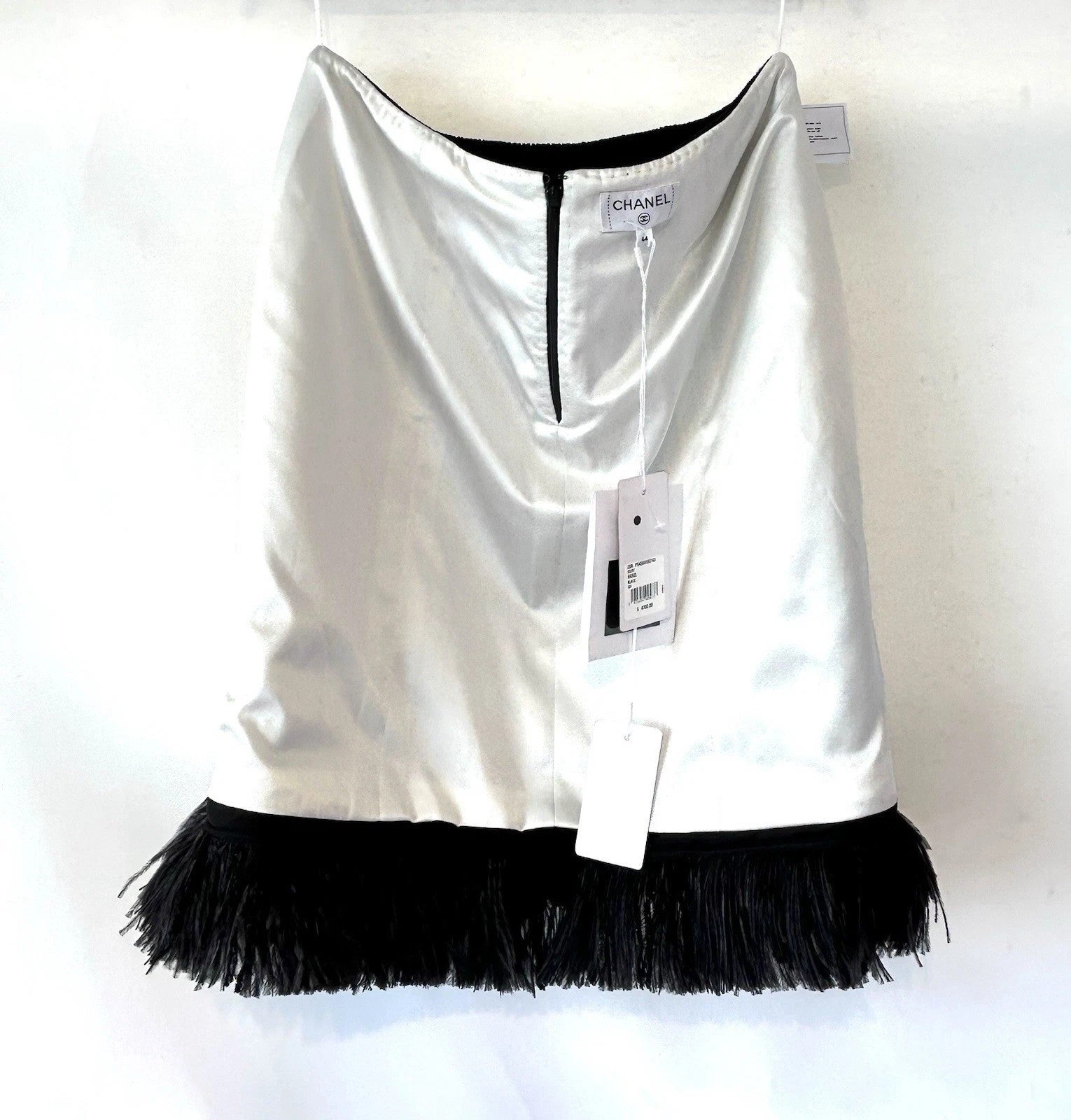 Skirt / Chanel / Pre Fall Métiers d'Art 2020 Black Tweed Feather Fringe Mini MSRP $4700 / 12, photo 3 of 4